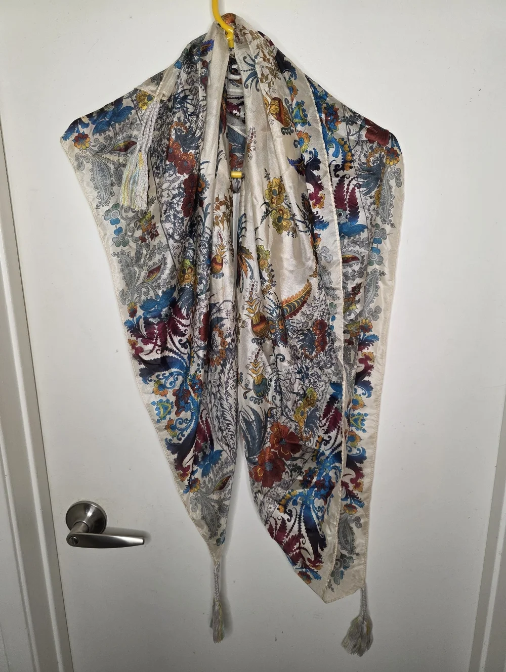 Beautiful Vintage Floral Paisley Lightweight Scarf in‎ Cream, Blue & Burgundy